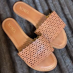 Camel leather flowery cutout slides